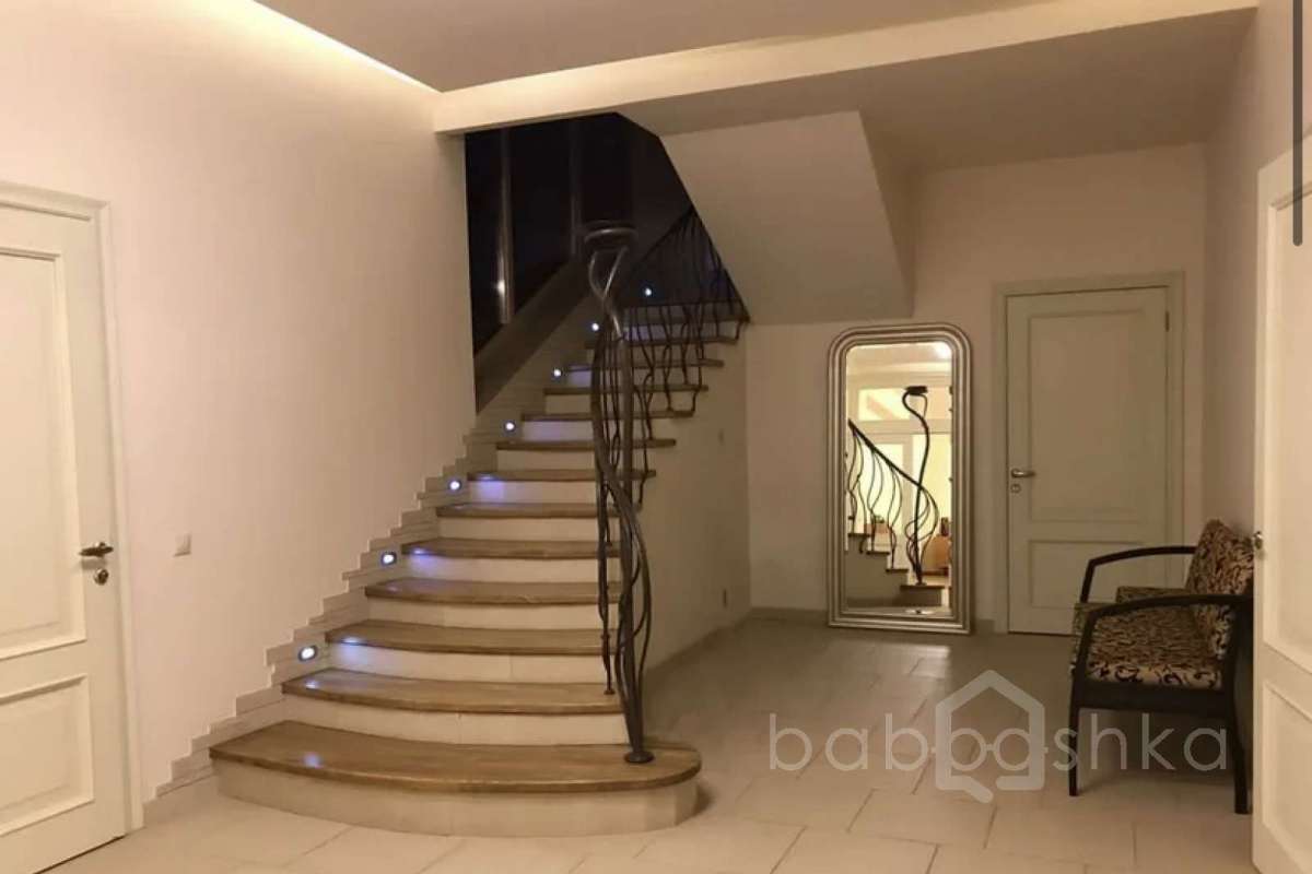 E40A0B2F-A0B5-464F-A81B-465D2F641DE9. дома 