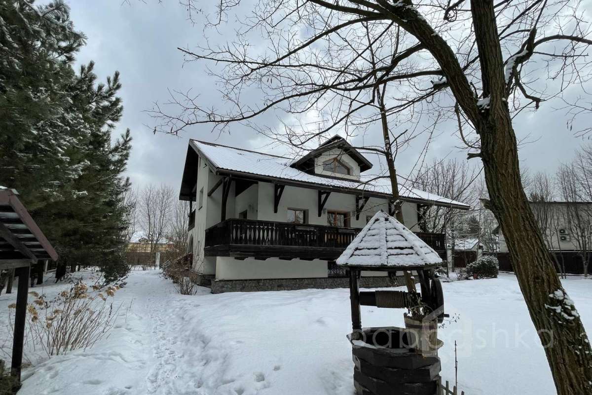 4219076F-13E6-4A2A-BF30-4EEC71053E21. дома 